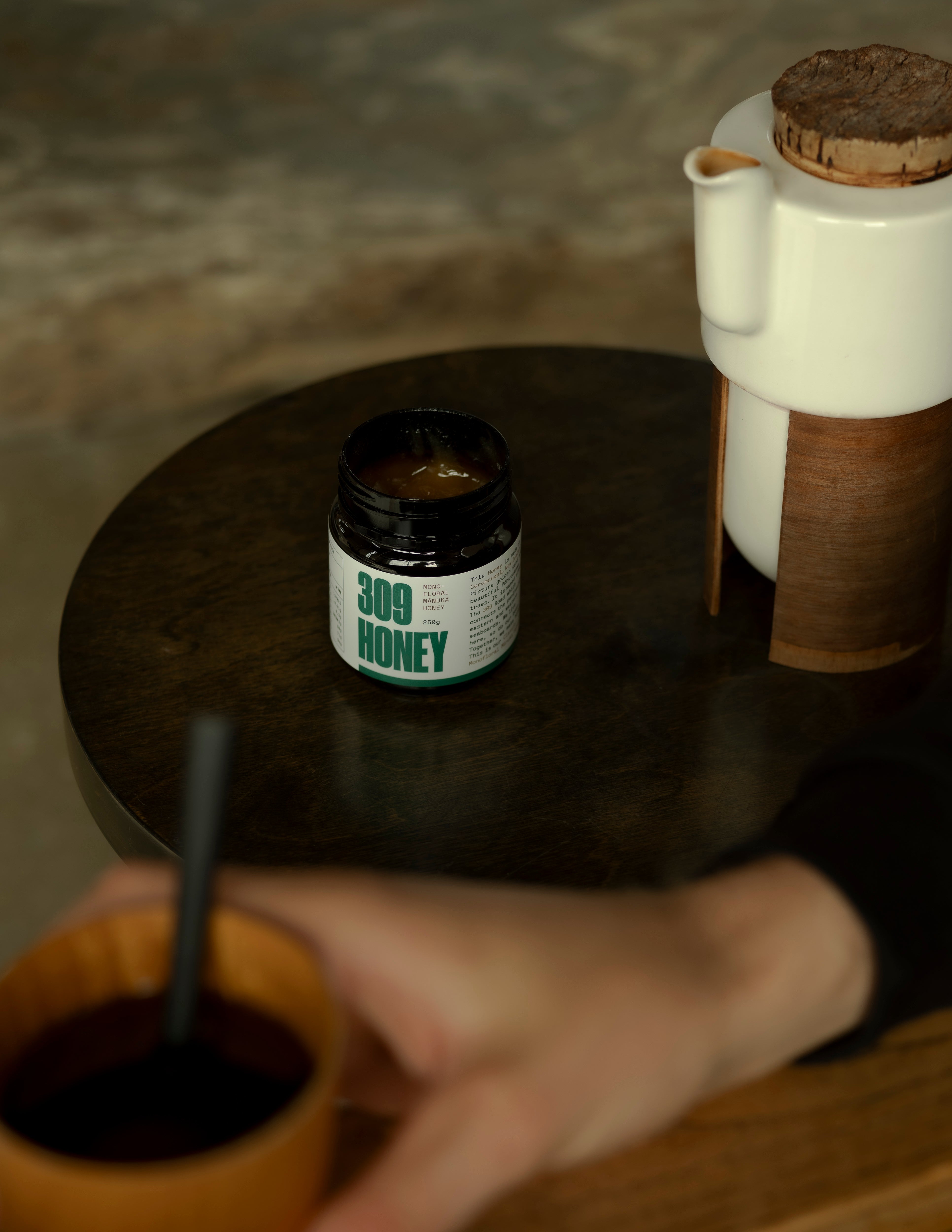 Classic Raw Mānuka Honey 100 + MGO